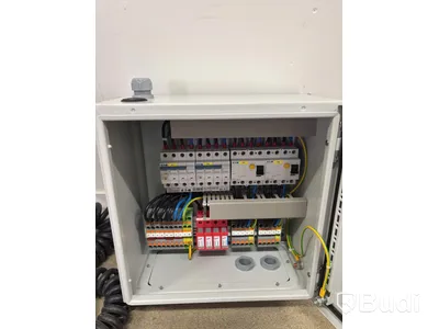 Laddbox Compleo Advanced Compact WM HC2, inkl. fördelningslåda med jordfelsbrytare och säkringar.