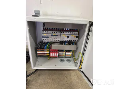 Laddbox Compleo Advanced Compact WM HC2, inkl. fördelningslåda med jordfelsbrytare och säkringar.