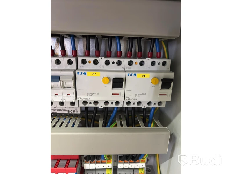 Laddbox Compleo Advanced Compact WM HC2, inkl. fördelningslåda med jordfelsbrytare och säkringar.