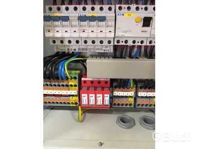 Laddbox Compleo Advanced Compact WM HC2, inkl. fördelningslåda med jordfelsbrytare och säkringar.