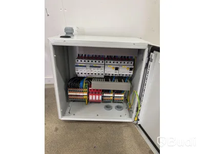 Laddbox Compleo Advanced Compact WM HC2, inkl. fördelningslåda med jordfelsbrytare och säkringar.