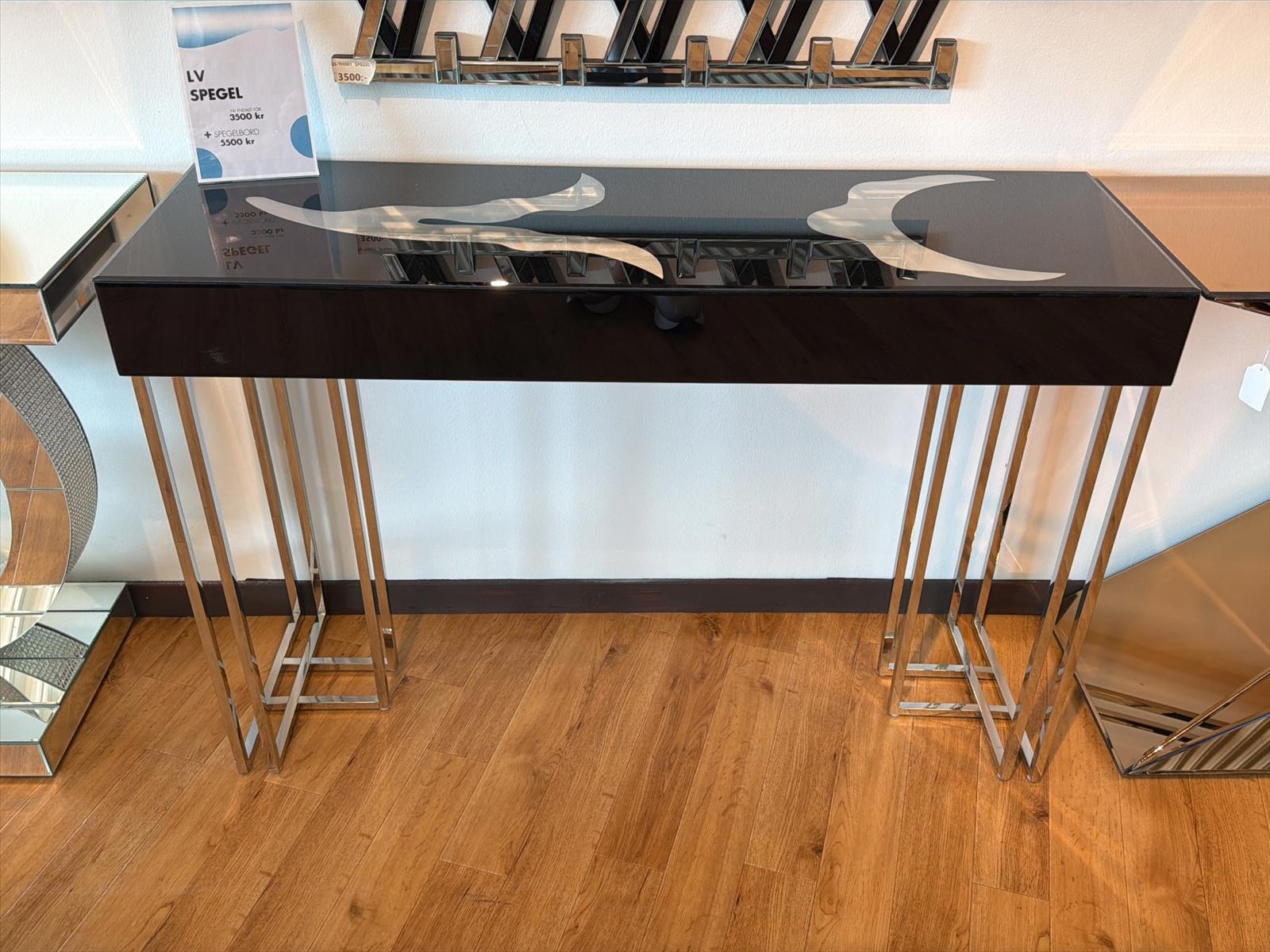 2 st sidobord, vitt och silver