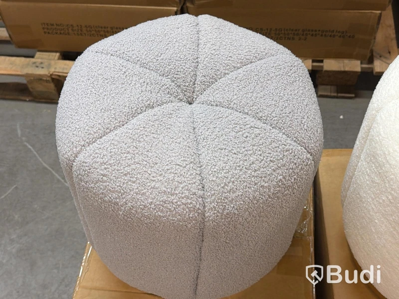 2 st puffar, vit/ grå