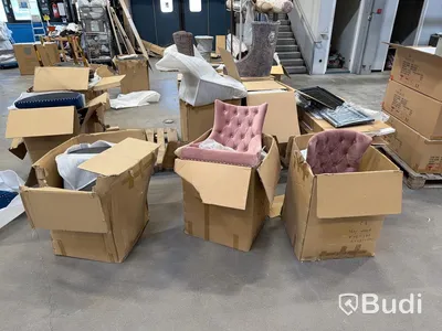 Stort parti diverse möbler och speglar - bl.a. ca 60 st TV-bänk, 60 st speglar m.m.