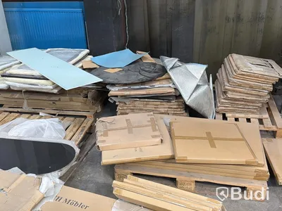 Stort parti diverse möbler och speglar - bl.a. ca 60 st TV-bänk, 60 st speglar m.m.