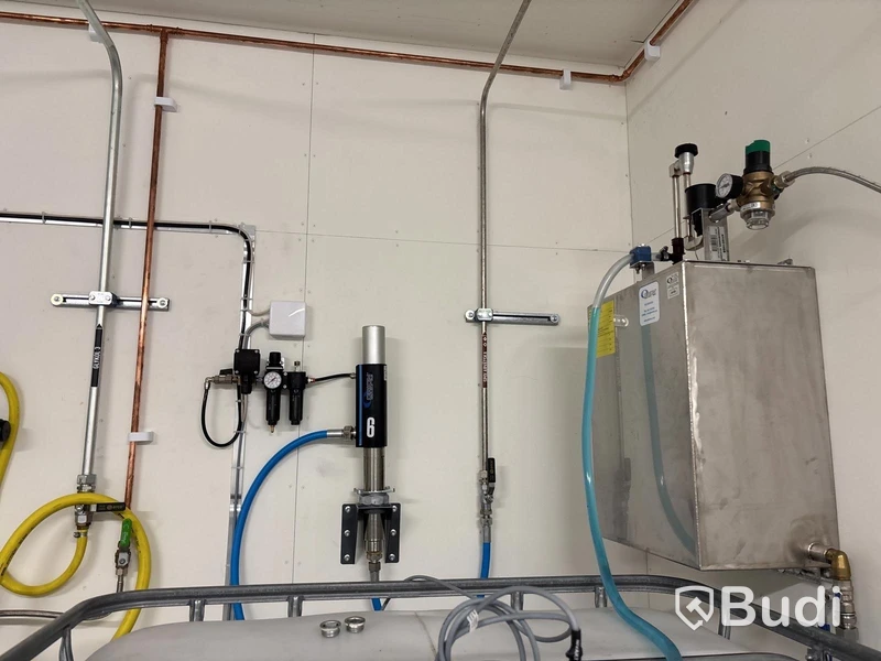 3 st. Tankar inkl. spillboxar och pumpar