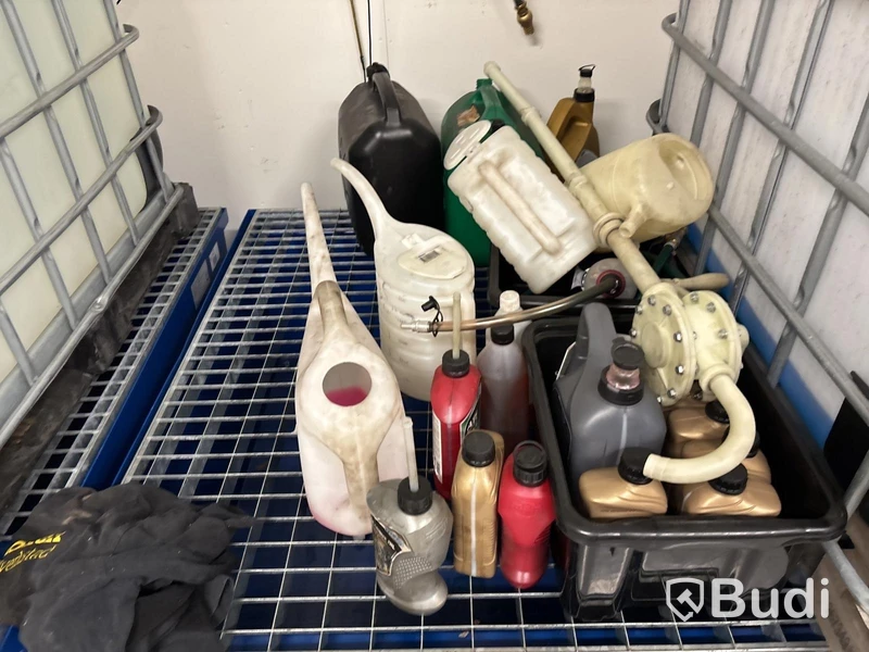 3 st. Tankar inkl. spillboxar och pumpar