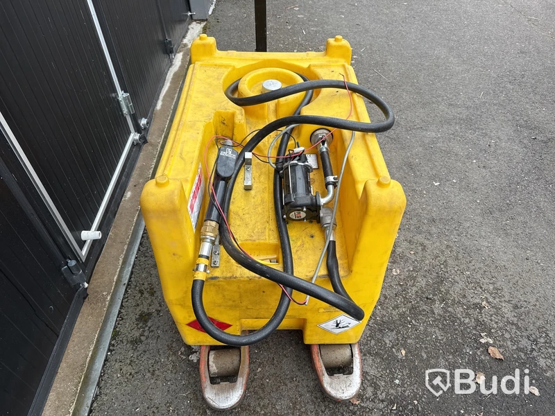 Bränsletank 220L med pump & handtag