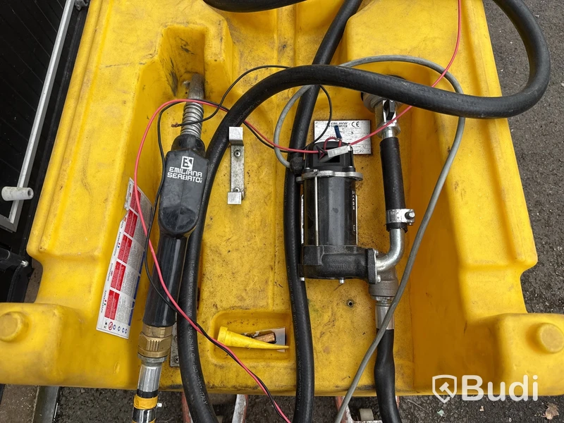 Bränsletank 220L med pump & handtag