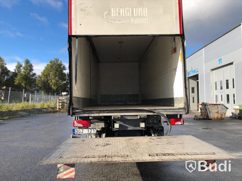 Lastbil Scania P230 19T 4x2 Närkoskåp