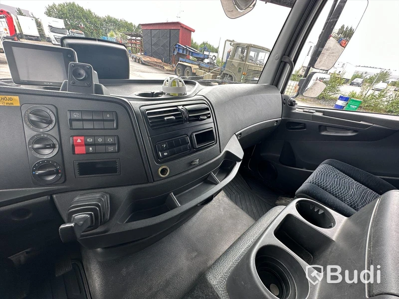 Lastbil Mercedes-Benz Atego | Höj & sänk skåp SKAB | Zepro | 2016