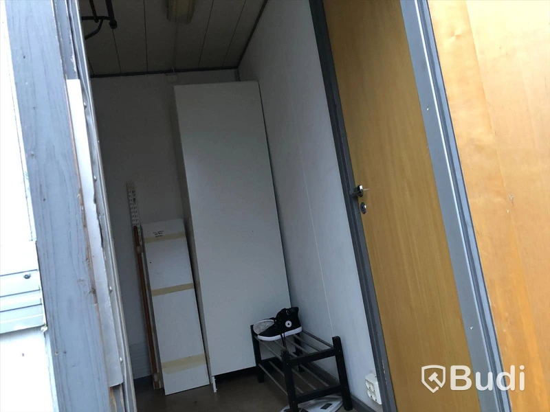 Byggbod/Mannskapsbod 8x3 meter, 2 rum och 1 hall.