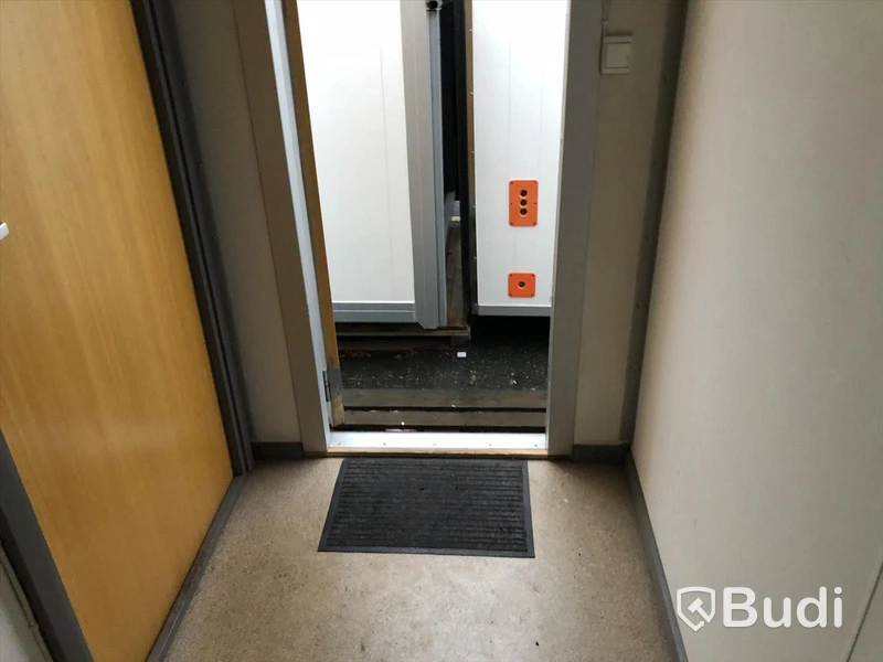 Byggbod/Mannskapsbod 8x3 meter, 2 rum och 1 hall.