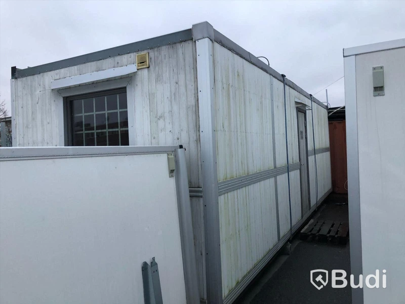 Byggbod/Mannskapsbod 8x3 meter, 2 rum och 1 hall.