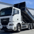 Lastbilar och trailer