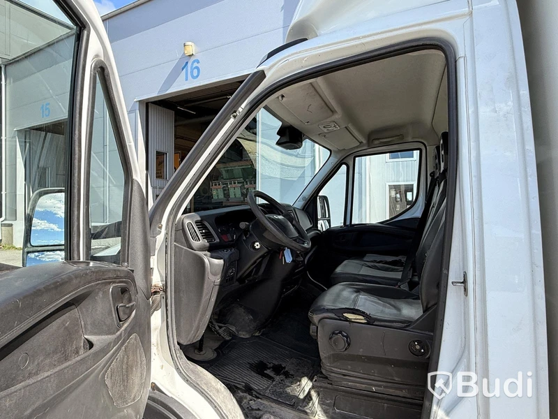 Iveco Daily 35-170 3.0 (170hk) volymskåp med bakgavellyft -2016