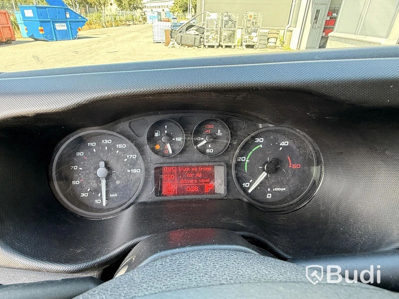 Iveco Daily 35-170 3.0 (170hk) volymskåp med bakgavellyft -2016