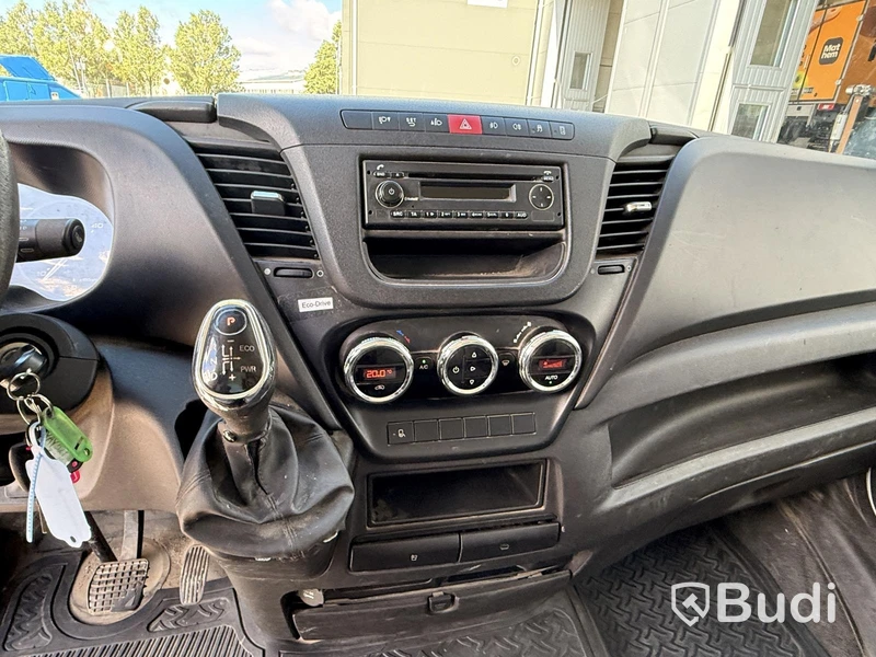 Iveco Daily 35-170 3.0 (170hk) volymskåp med bakgavellyft -2016