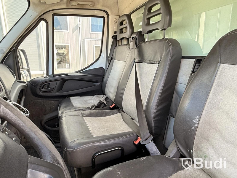 Iveco Daily 35-170 3.0 (170hk) volymskåp med bakgavellyft -2016