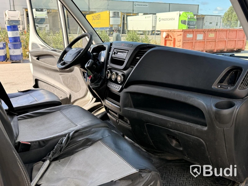 Iveco Daily 35-170 3.0 (170hk) volymskåp med bakgavellyft -2016