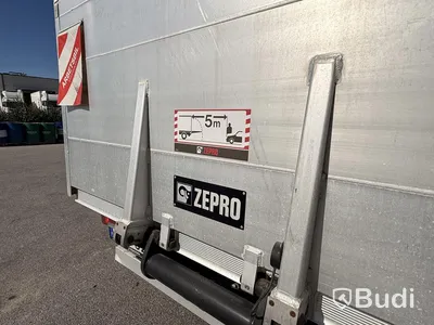 Iveco Daily 35-170 3.0 (170hk) volymskåp med bakgavellyft -2016