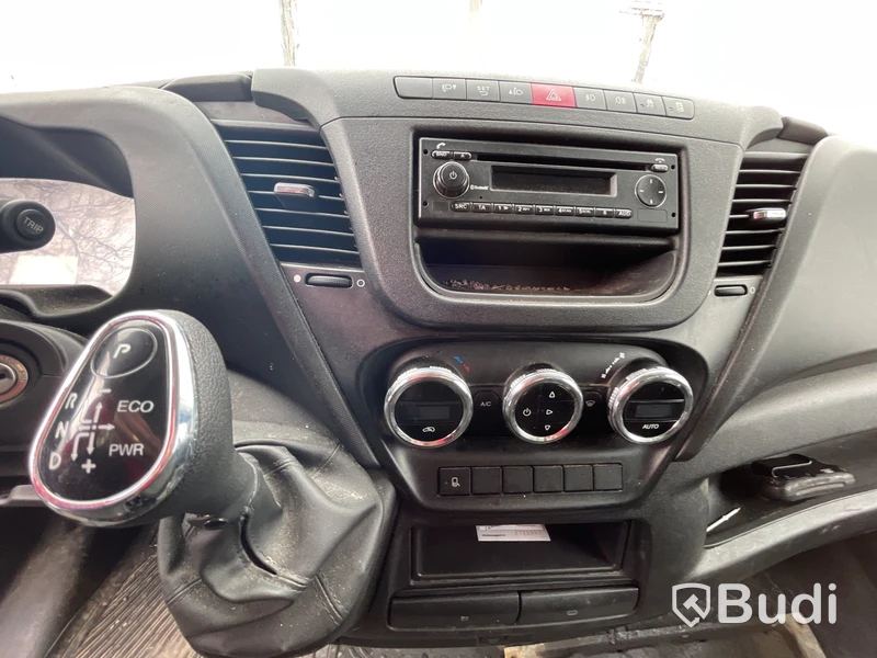 Lättlastbil Iveco Daily 2016 | 126hk | Reservdelsbil | Motorras