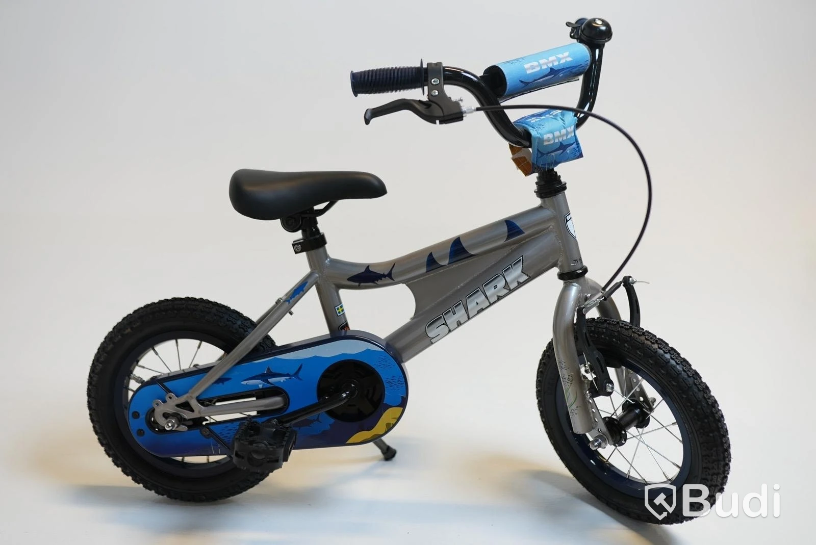 (NEW) Shark BMX bike, 12-inch wheels, 6-inch frame, silver