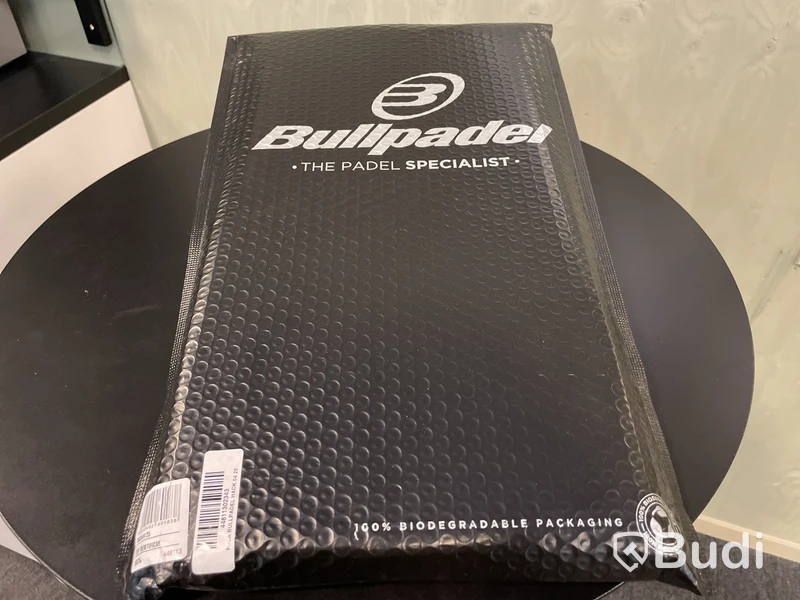 Padelracket Bullpadel Hack 04 Paquito, 2025, ord. pris 2495 kr