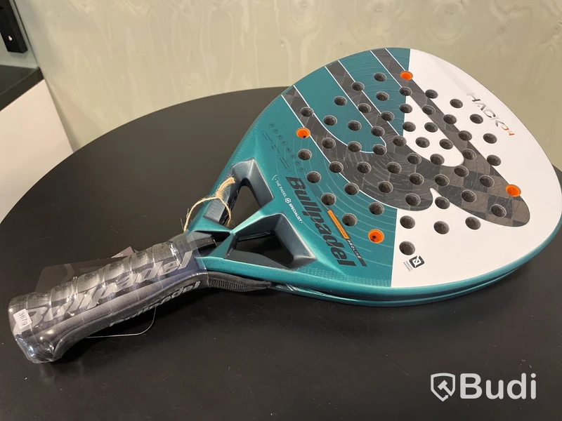 Padelracket Bullpadel Hack 04 Paquito, 2025, ord. pris 2495 kr