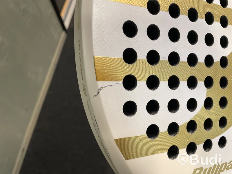 Parti med padelrackets Bullpadelserie Dam 24/25, nypris ca. 6300 kr