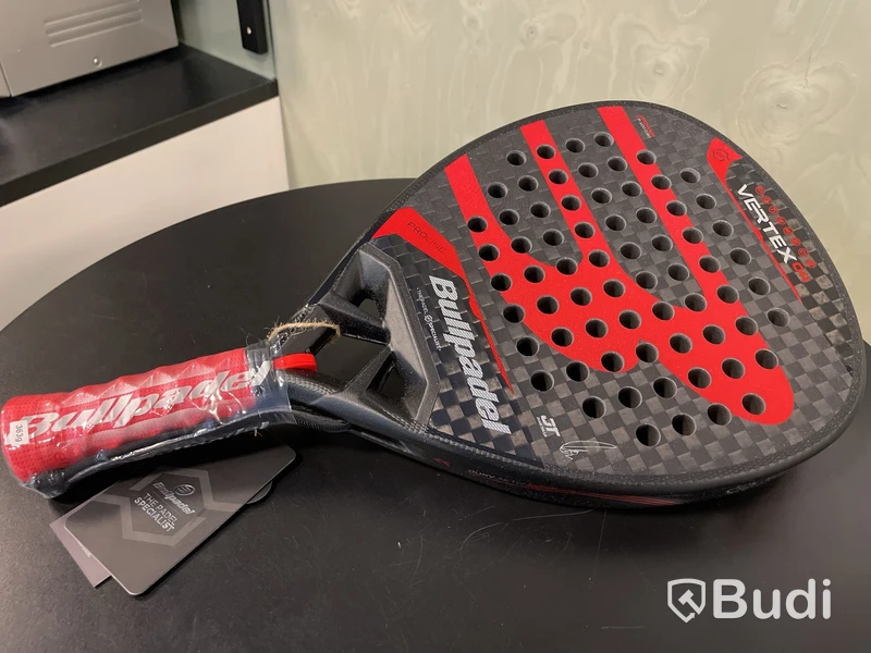 Padelracket Bullpadel Vertex 04 2024, ord. pris 2495 kr