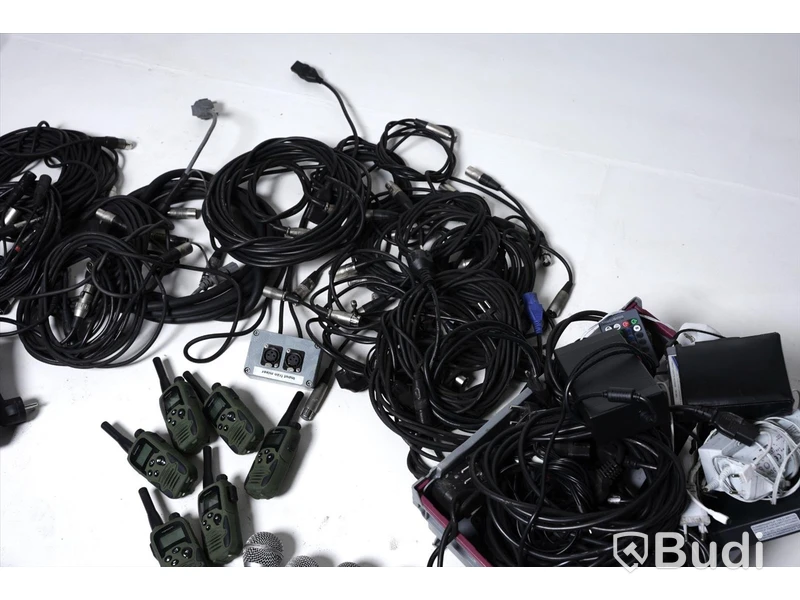 Diverse karaoke paket, med kablar, mikrofoner bla.