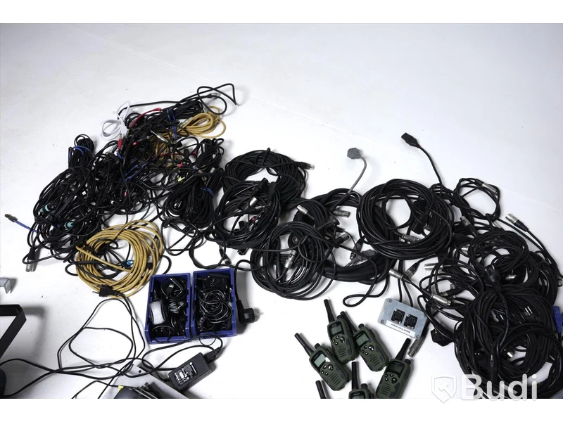 Diverse karaoke paket, med kablar, mikrofoner bla.