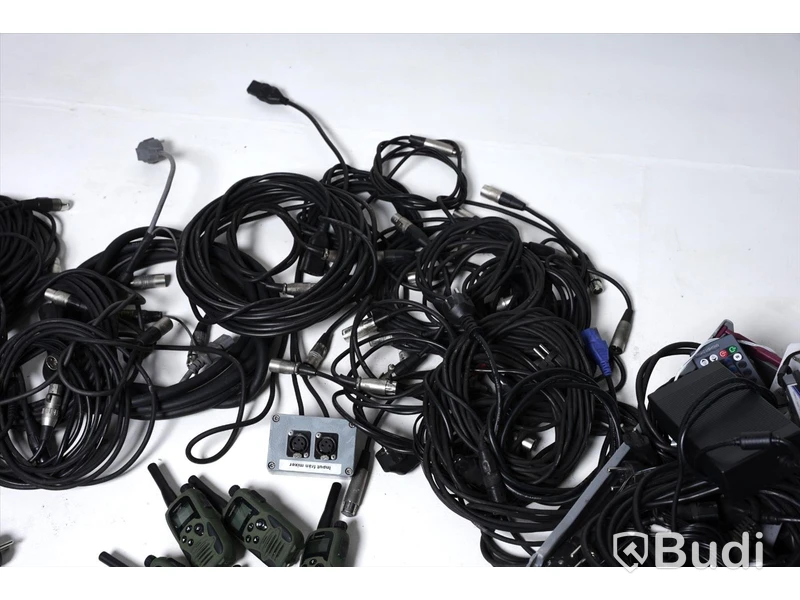 Diverse karaoke paket, med kablar, mikrofoner bla.