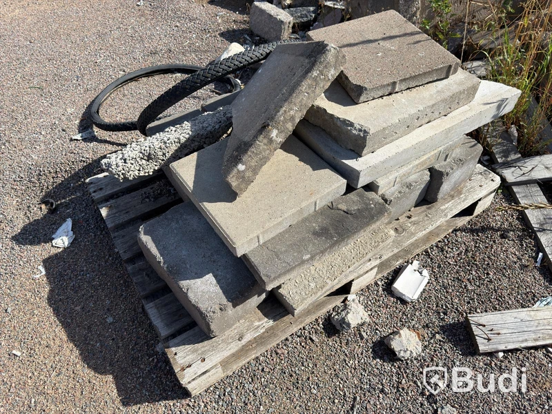 Lot of stone and garden paving slabs