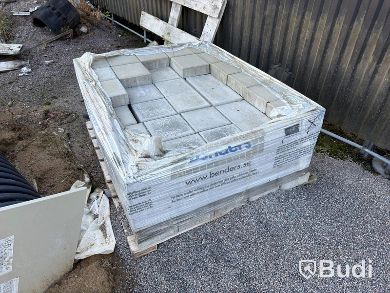 Lot of stone and garden paving slabs