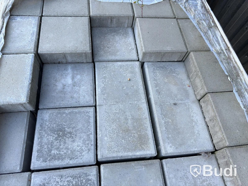 Lot of stone and garden paving slabs