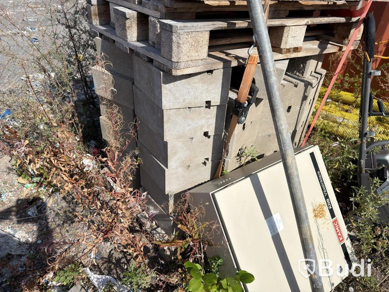 Lot of stone and garden paving slabs