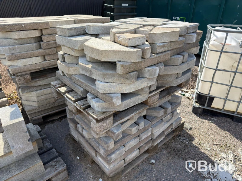 Lot of stone and garden paving slabs