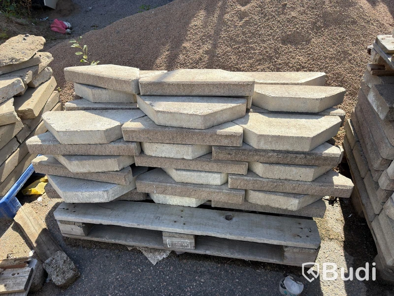 Lot of stone and garden paving slabs