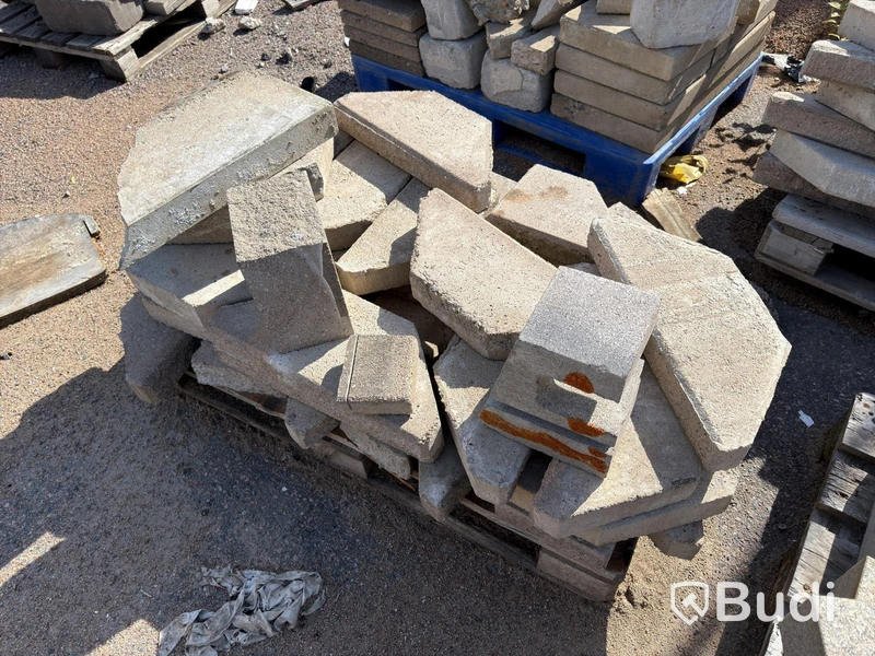 Lot of stone and garden paving slabs