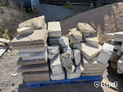 Lot of stone and garden paving slabs
