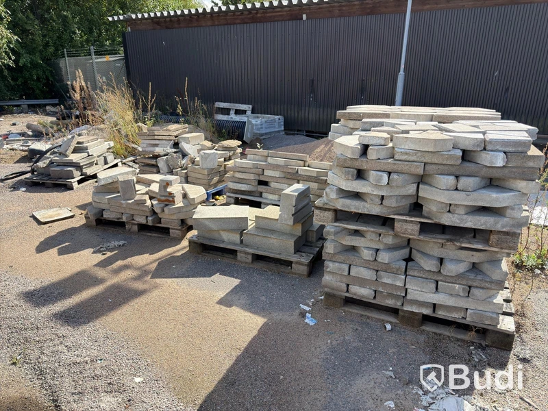 Lot of stone and garden paving slabs