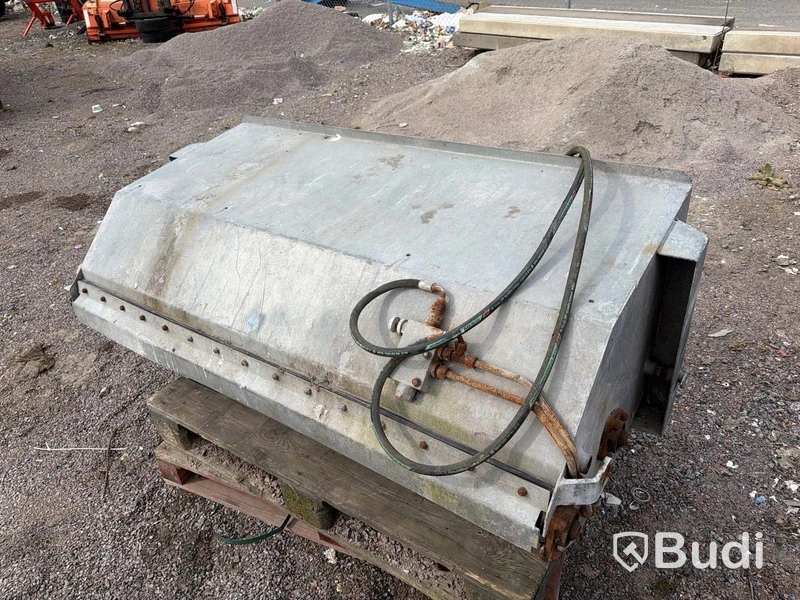 Sand spreader (repair project)