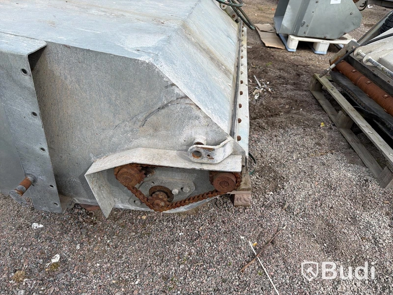 Sand spreader (repair project)