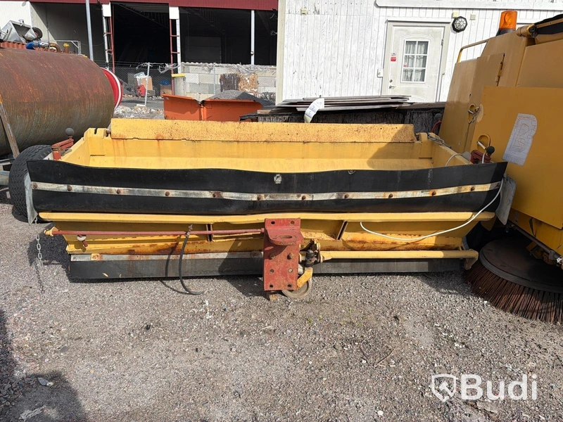 Truck-mounted sand spreader, Friggeråkers Verstäder