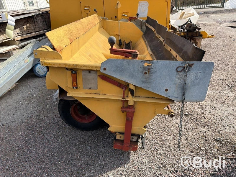 Truck-mounted sand spreader, Friggeråkers Verstäder