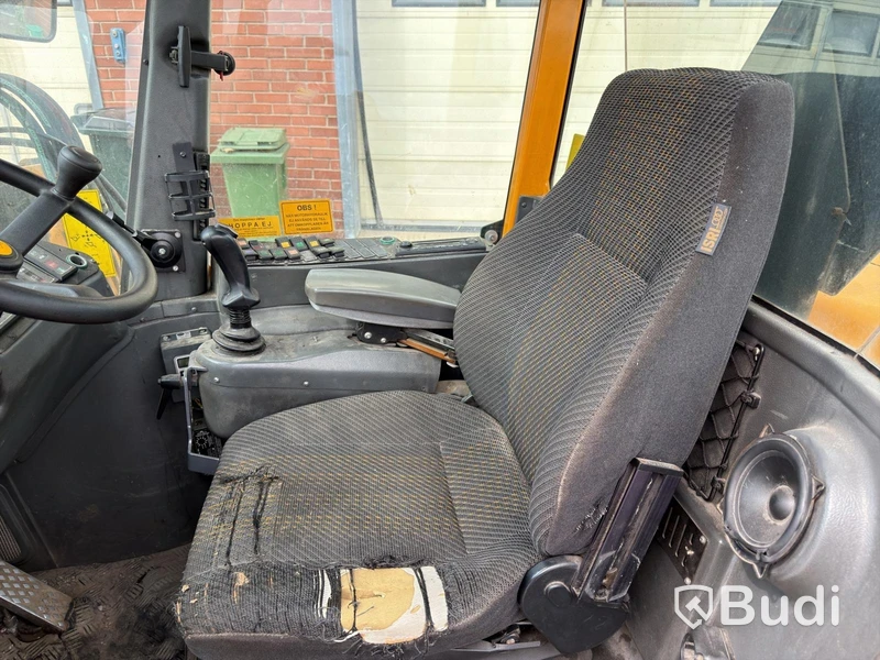 Wille 455B implement carrier, 2006, with sweeper roller