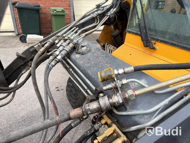 Wille 455B implement carrier, 2006, with sweeper roller