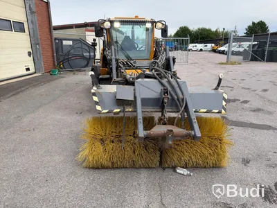 Wille 455B implement carrier, 2006, with sweeper roller